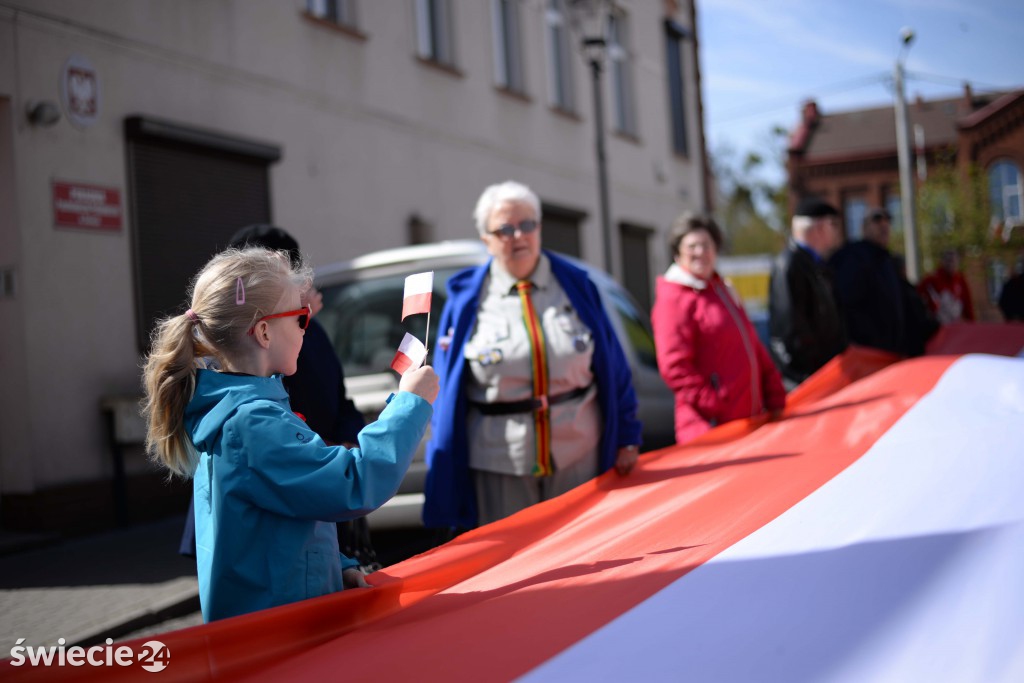 Ponieśli biało - czerwoną. Święto flagi