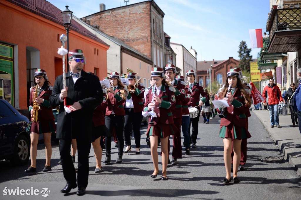 Ponieśli biało - czerwoną. Święto flagi