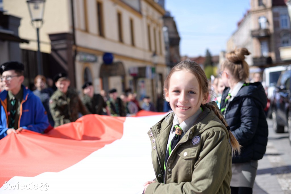 Ponieśli biało - czerwoną. Święto flagi