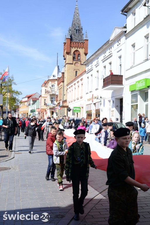 Ponieśli biało - czerwoną. Święto flagi