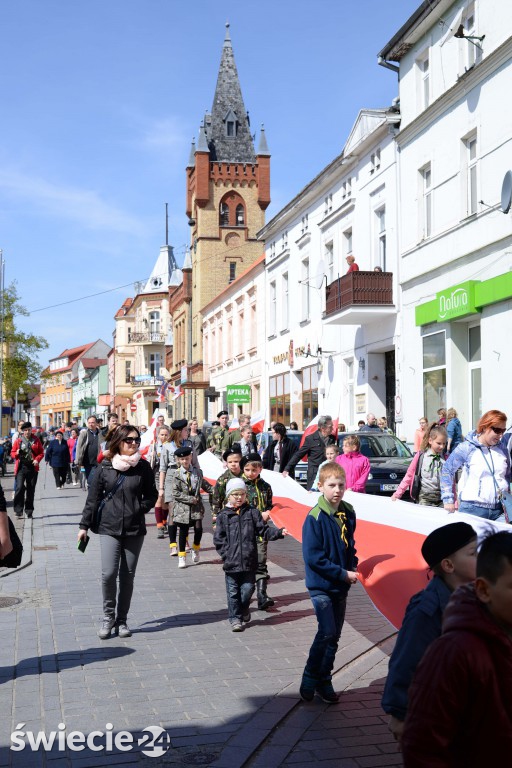 Ponieśli biało - czerwoną. Święto flagi