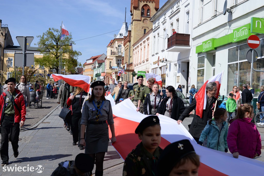 Ponieśli biało - czerwoną. Święto flagi