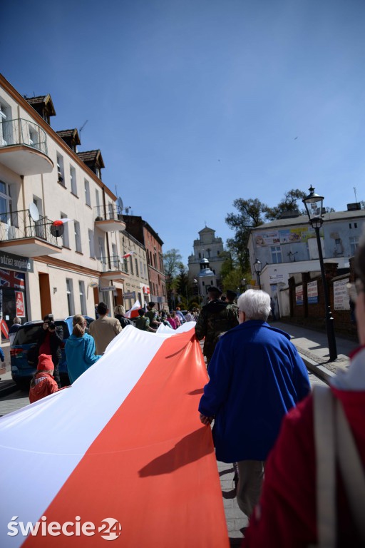 Ponieśli biało - czerwoną. Święto flagi