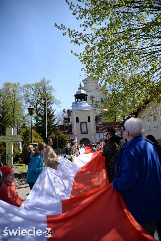 Ponieśli biało - czerwoną. Święto flagi