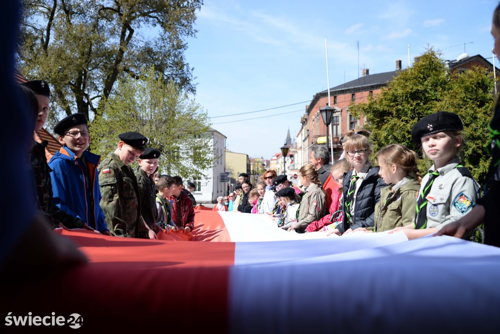 Ponieśli biało - czerwoną. Święto flagi