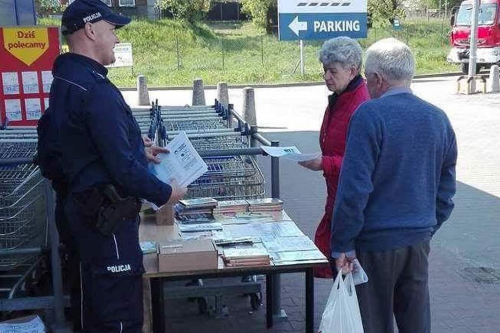 Mundurowi na festynie w Świeciu