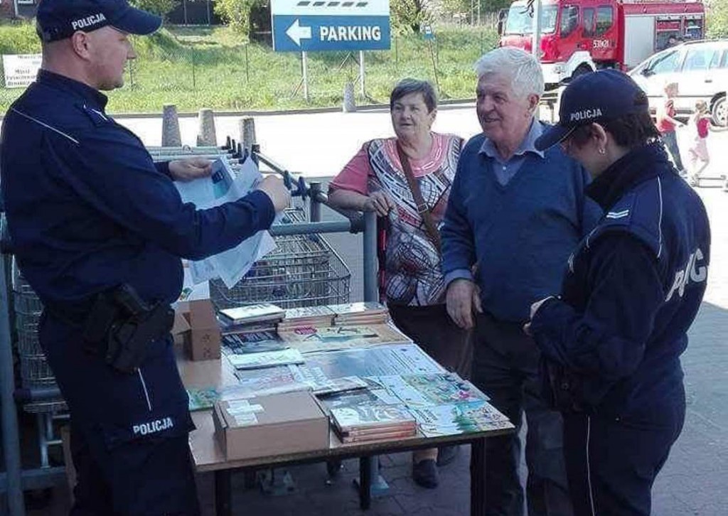 Mundurowi na festynie w Świeciu