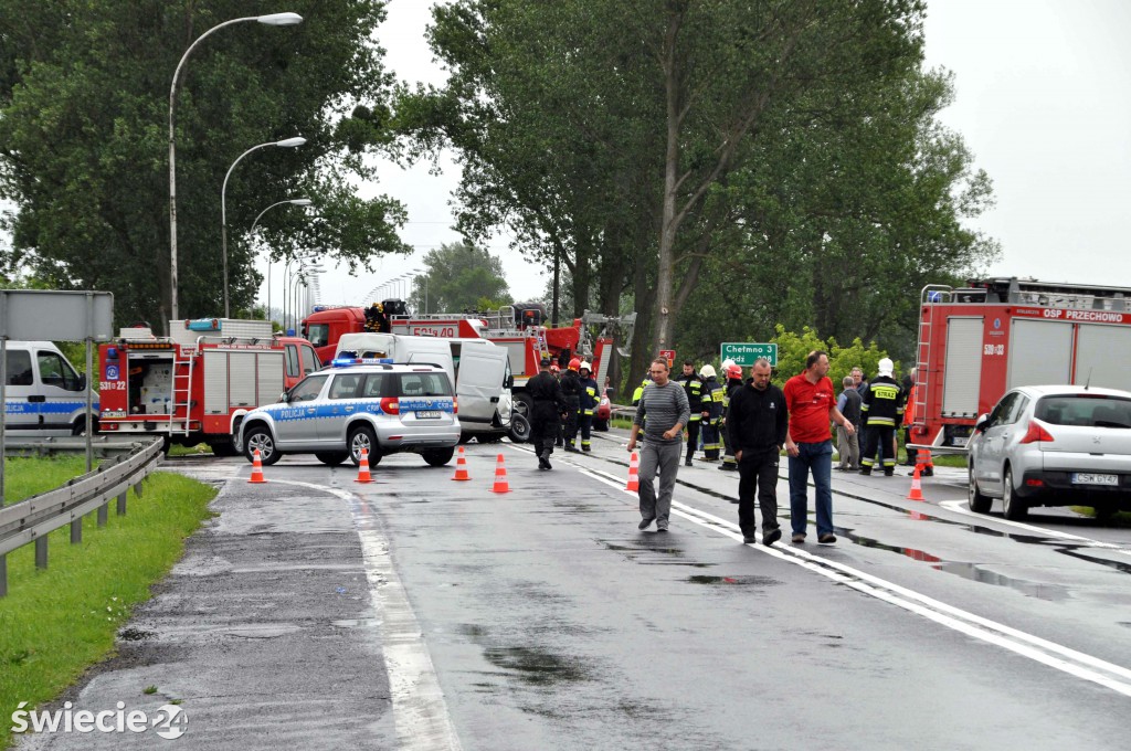 Dachował autokar, 9 osób w szpitalach