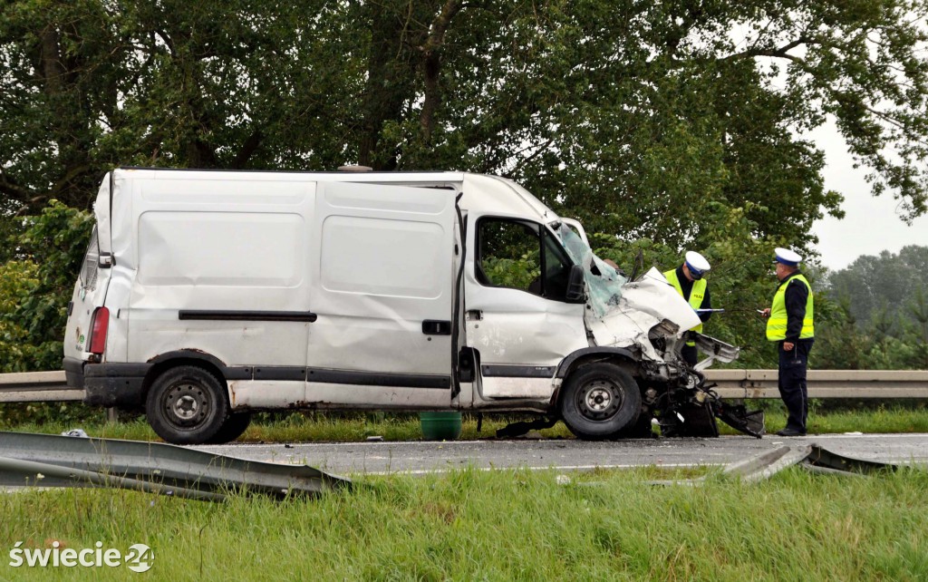 Dachował autokar, 9 osób w szpitalach