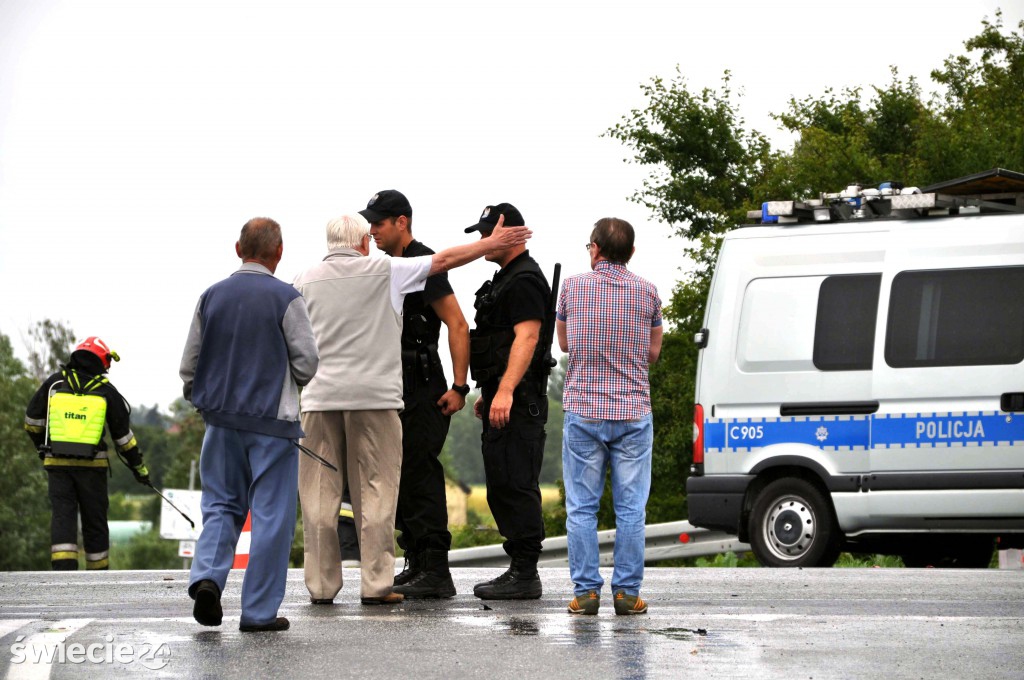 Dachował autokar, 9 osób w szpitalach