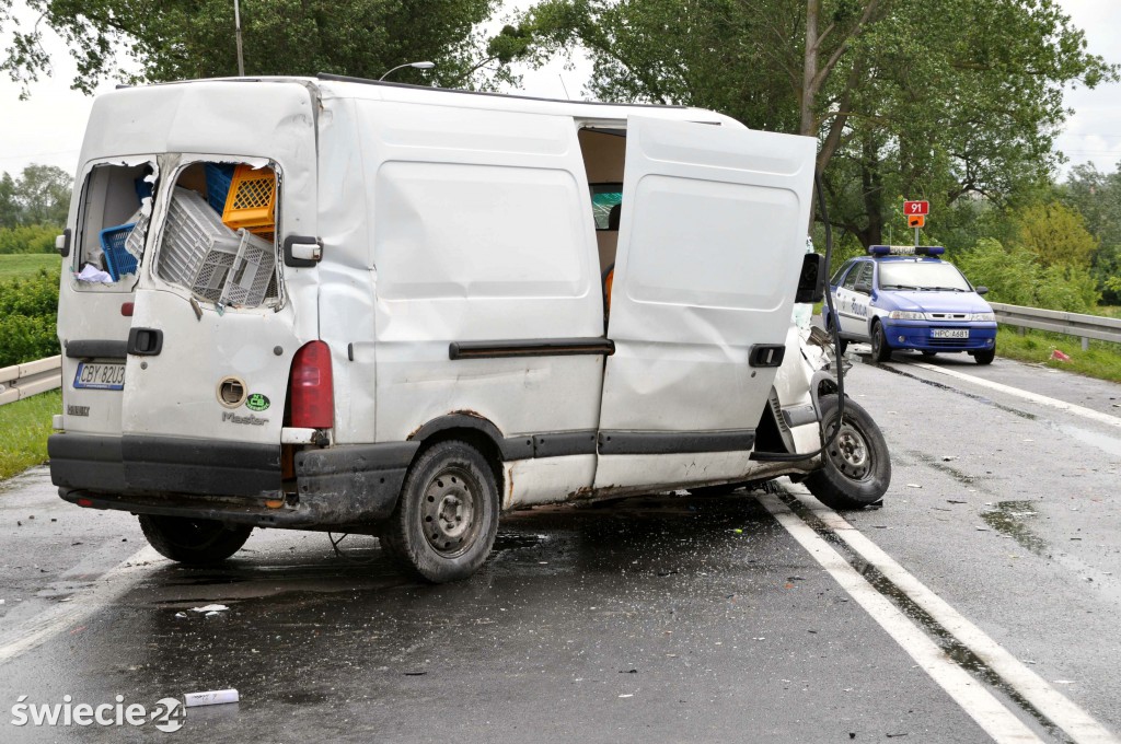 Dachował autokar, 9 osób w szpitalach