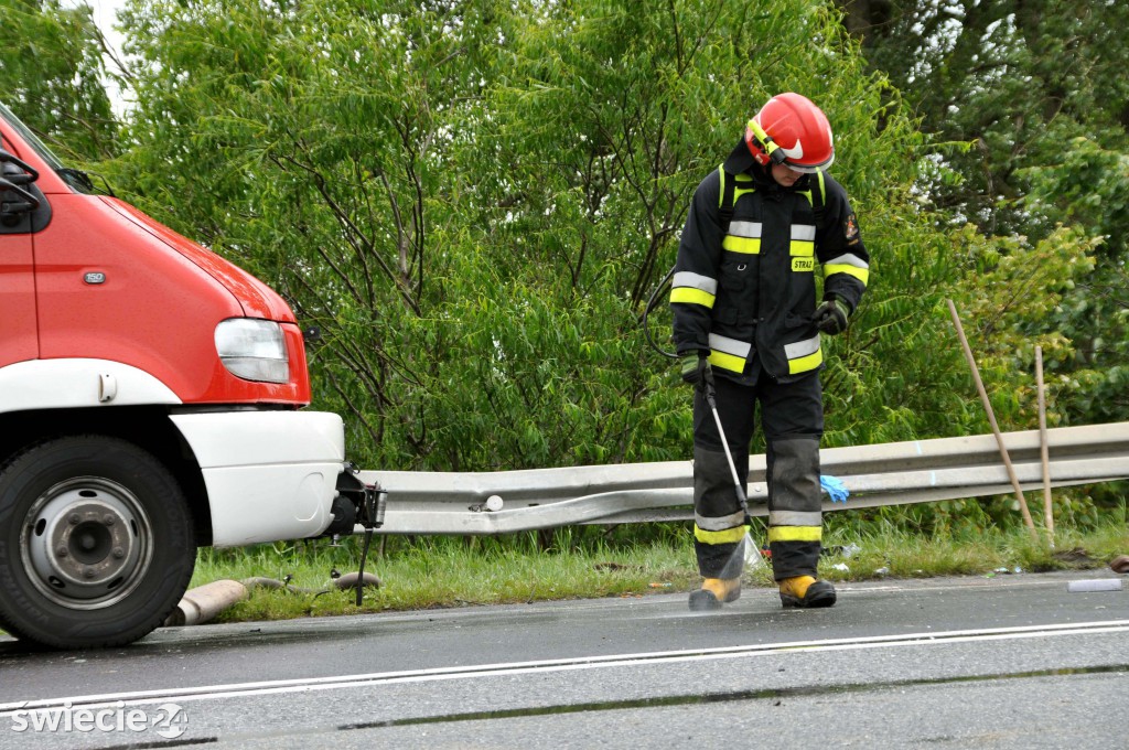 Dachował autokar, 9 osób w szpitalach