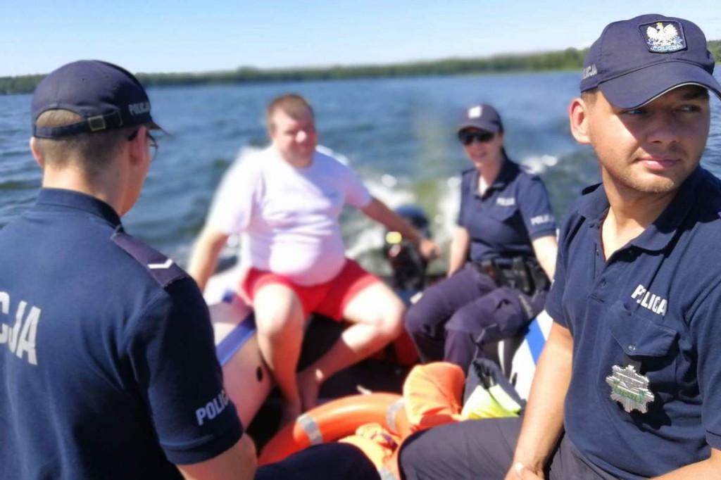 Patrole na wodzie - policji i ratowników