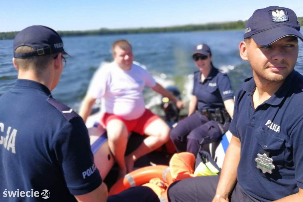Patrole na wodzie - policji i ratowników