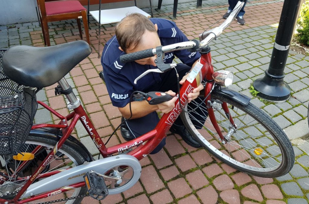 Policjanci znakowali rowery