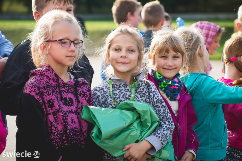 Uczniowie SP 5 sprzątali okolicę