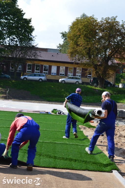 Boisko przy jedynce zazieleniło się