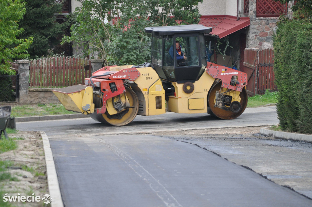Nowy asfalt na ulicy Wybickiego