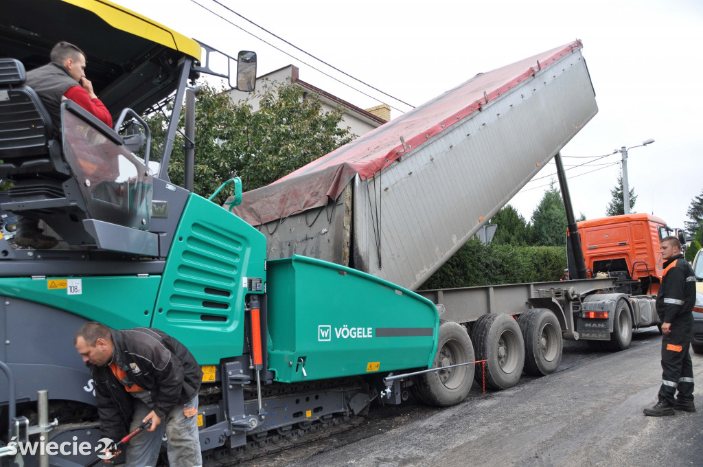 Nowy asfalt na ulicy Wybickiego