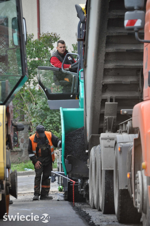 Nowy asfalt na ulicy Wybickiego