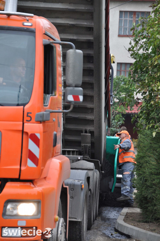 Nowy asfalt na ulicy Wybickiego