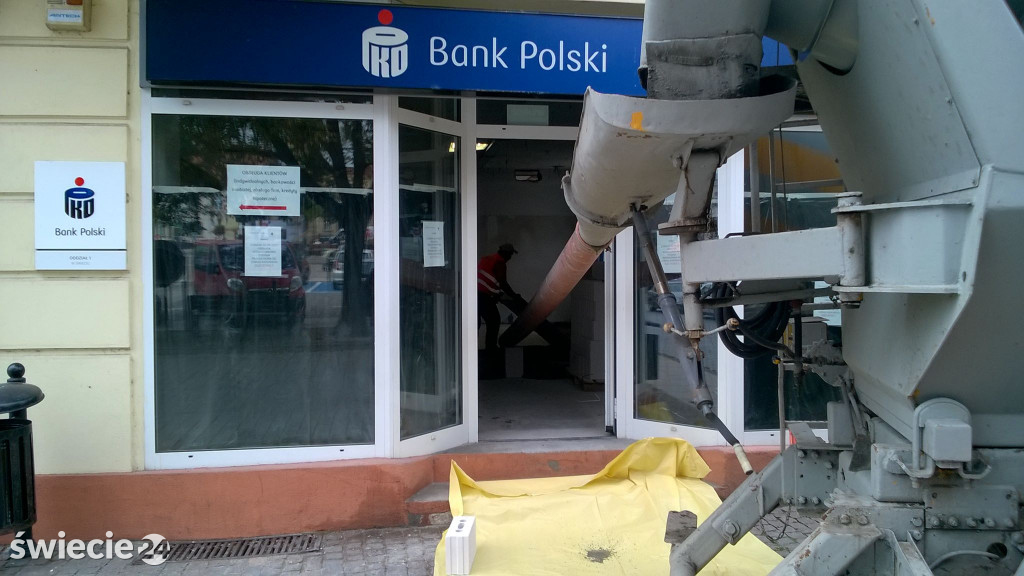 I co z PKO? Burzą i betonują