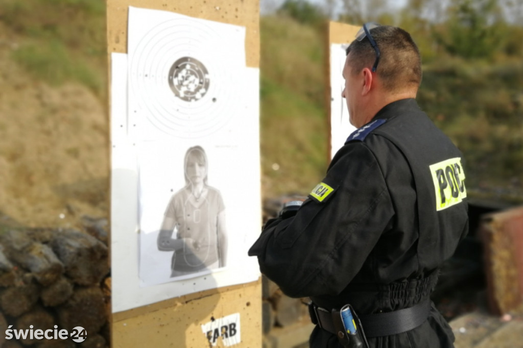 Policjanci trenowali na strzelnicy