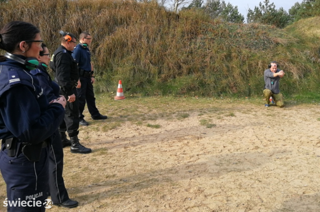 Policjanci trenowali na strzelnicy