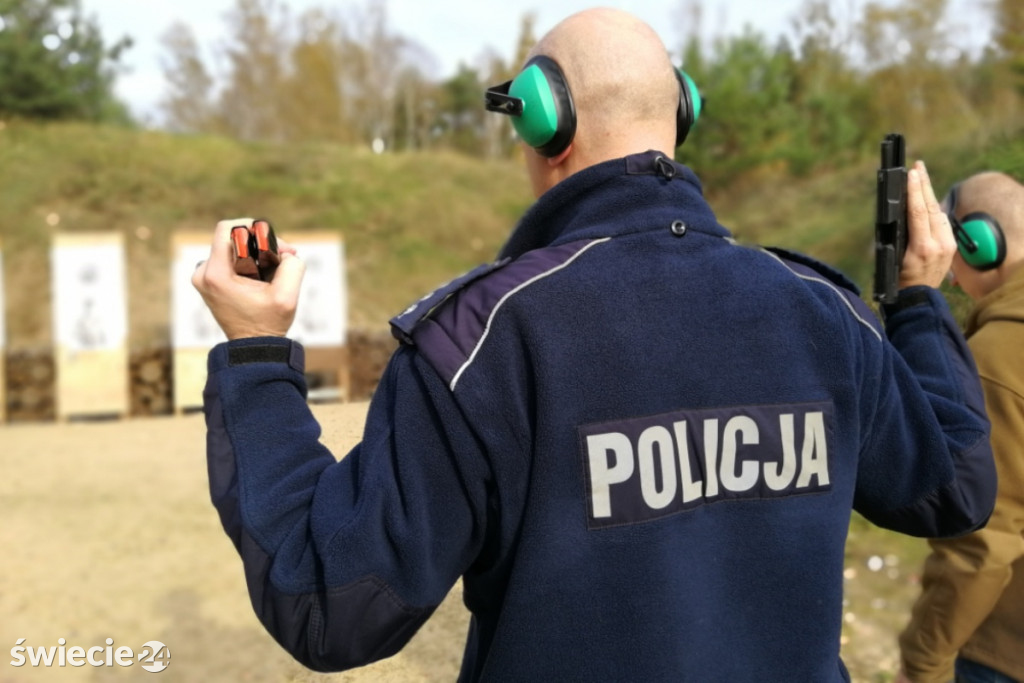 Policjanci trenowali na strzelnicy