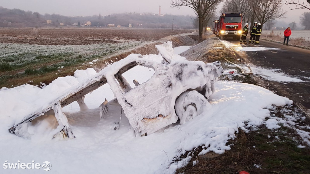 Po zderzeniu z autobusem bus spłonął