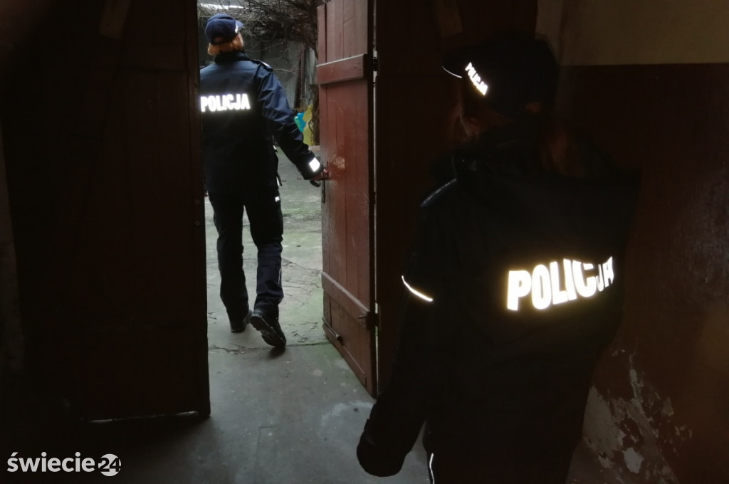 Policjantki kontrolowały bezdomnych
