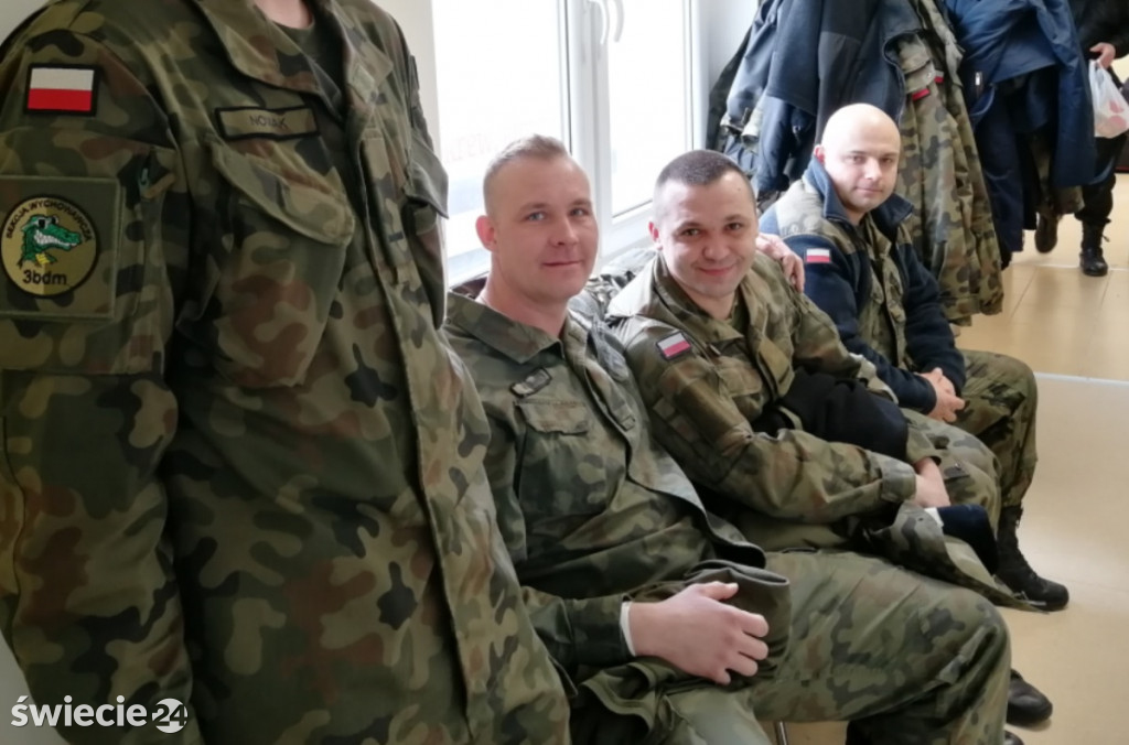 Mundurowi oddawali krew