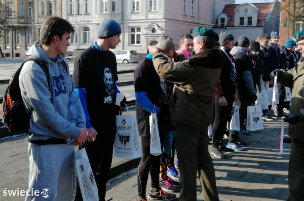 Policjanci ze Świecia biegli ?Tropem Wilczym?