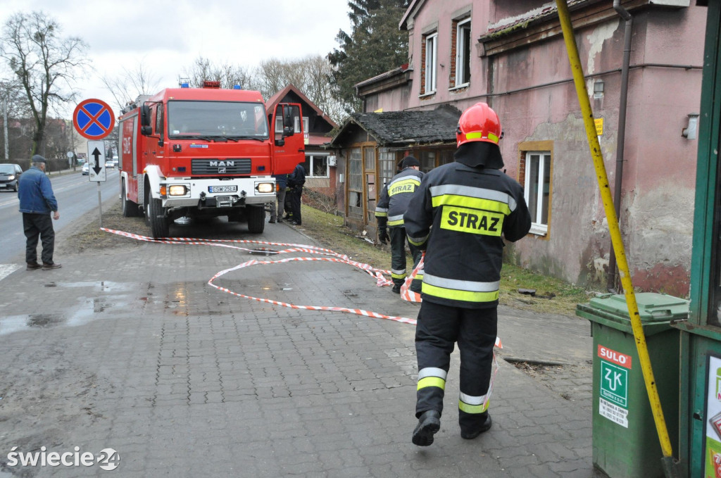 Bezdomni zaprószyli ogień w budynku