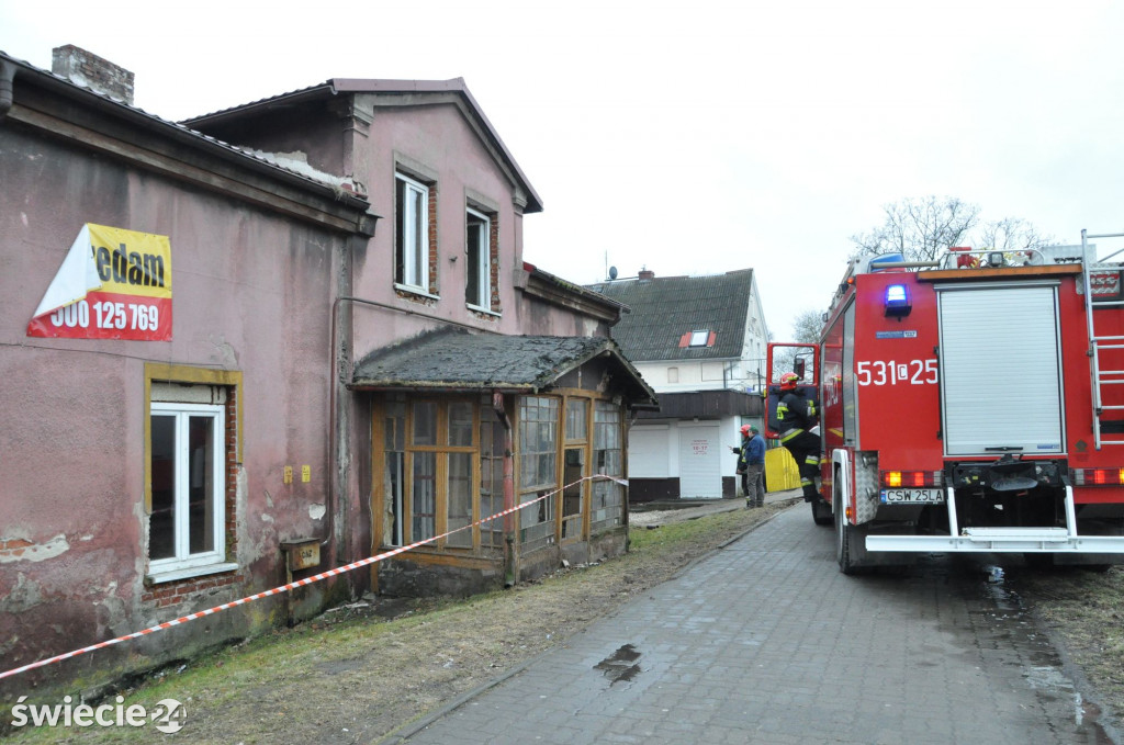 Bezdomni zaprószyli ogień w budynku