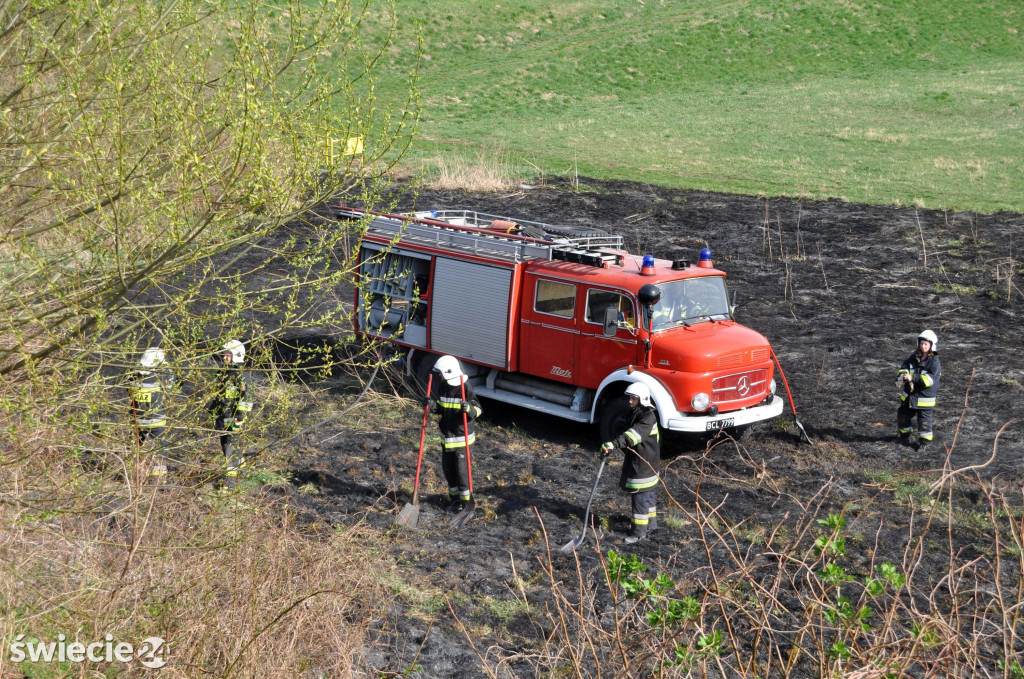 Gaszenie trawy w Przechowie