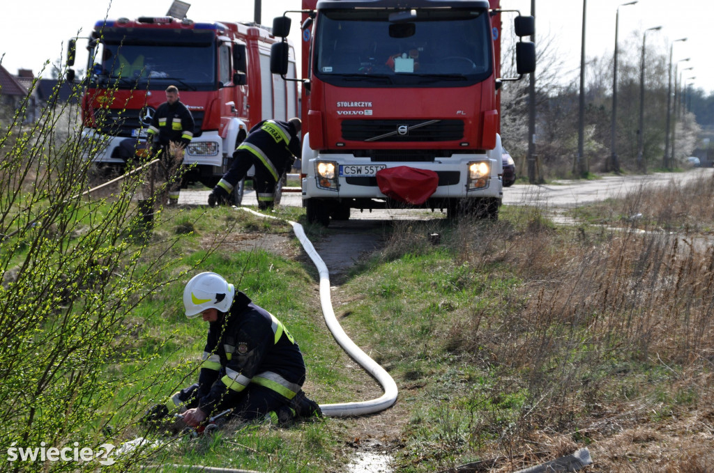 Gaszenie trawy w Przechowie