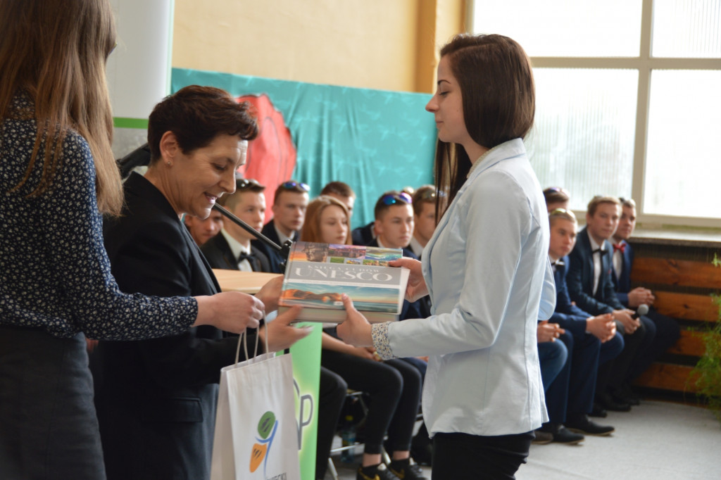 Maturzyści odebrali świadectwa