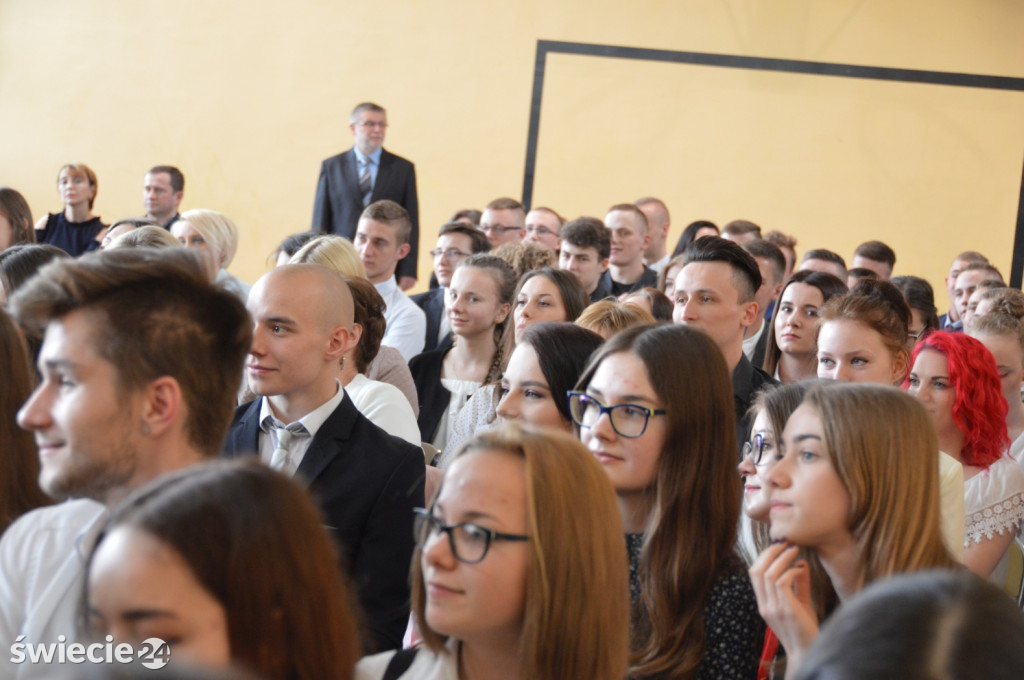 Maturzyści odebrali świadectwa