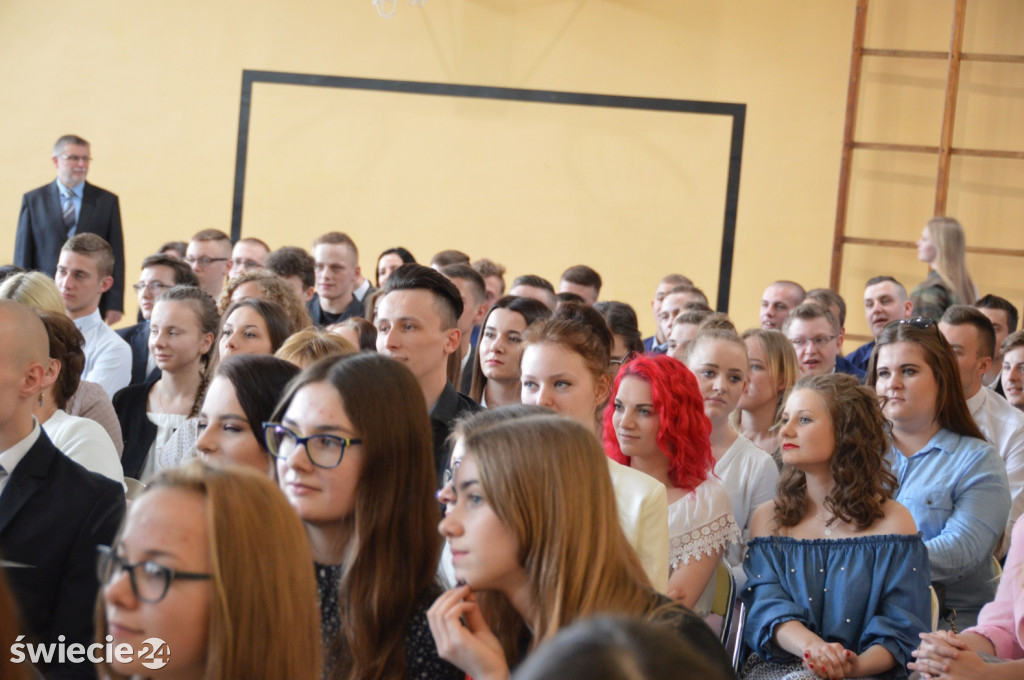 Maturzyści odebrali świadectwa
