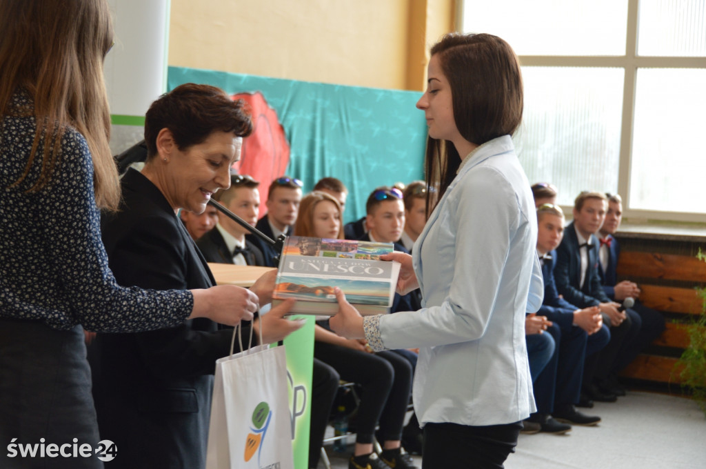 Maturzyści odebrali świadectwa