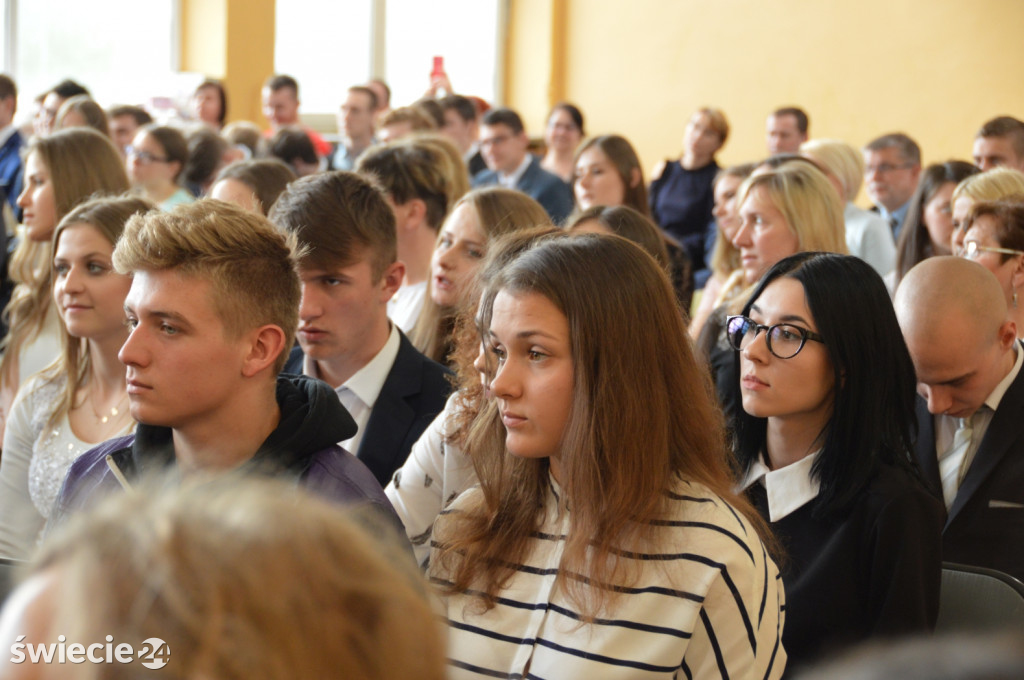 Maturzyści odebrali świadectwa