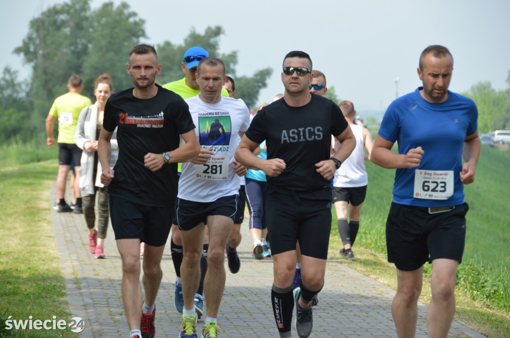 830 biegaczy stanęło na starcie!