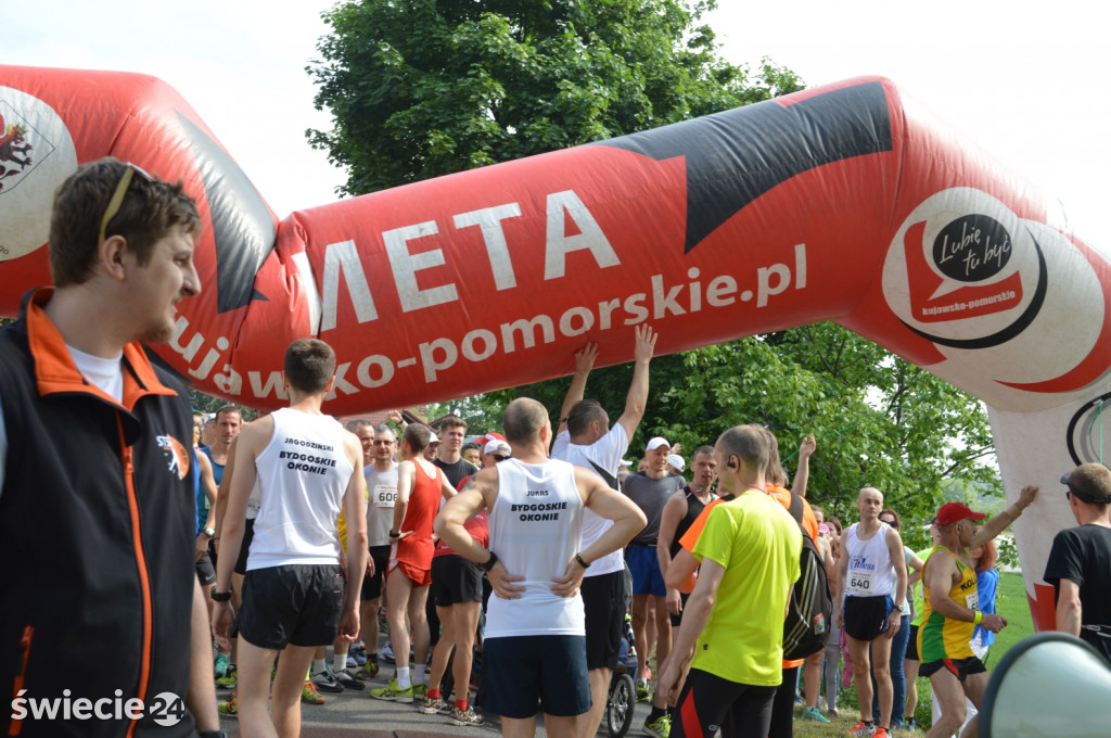 830 biegaczy stanęło na starcie!