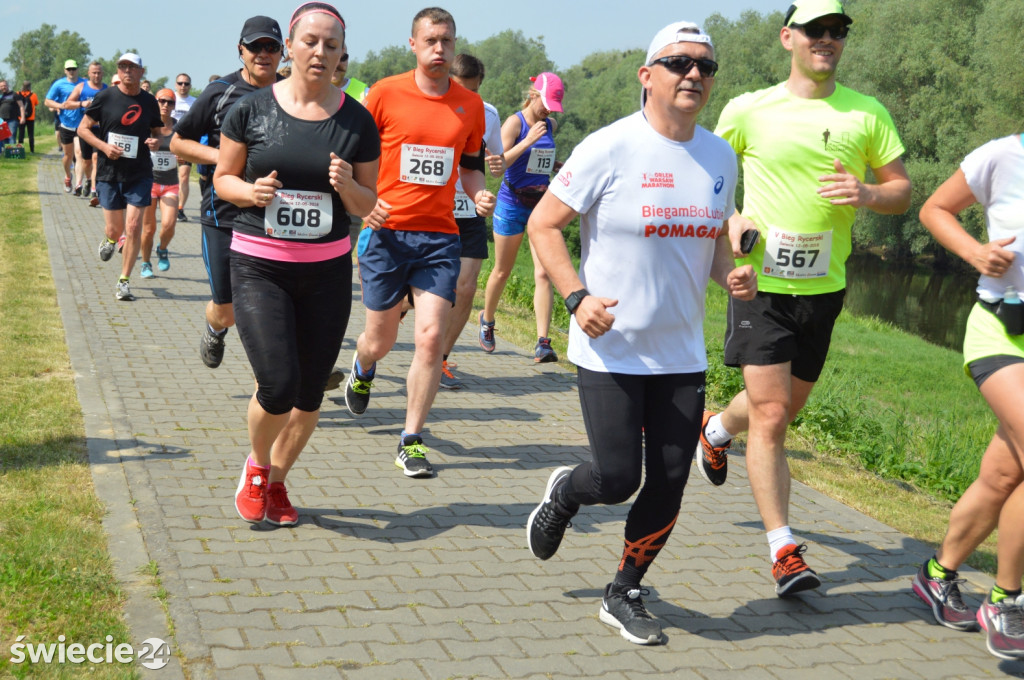 830 biegaczy stanęło na starcie!