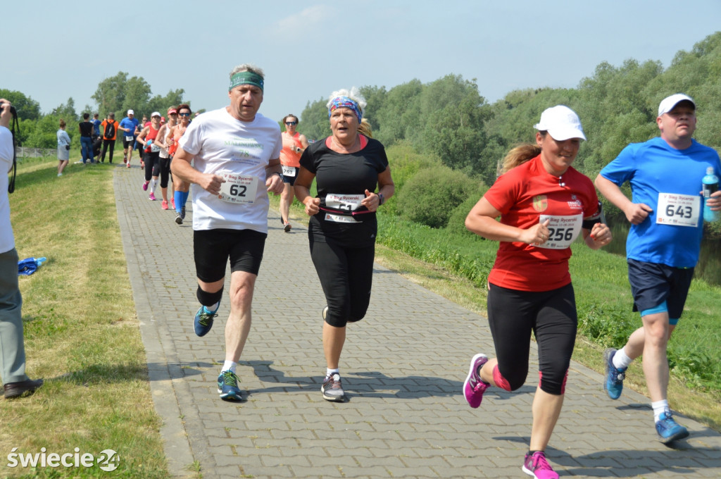 830 biegaczy stanęło na starcie!