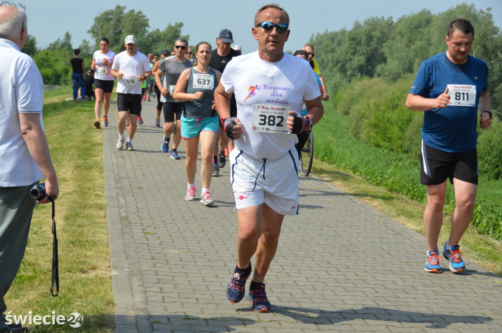 830 biegaczy stanęło na starcie!