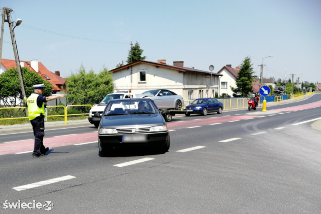 Zdejmij nogę z gazu. Wszędzie pełno policji