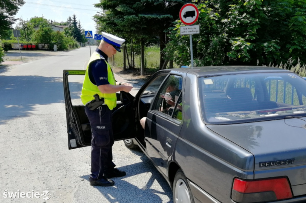 Zdejmij nogę z gazu. Wszędzie pełno policji
