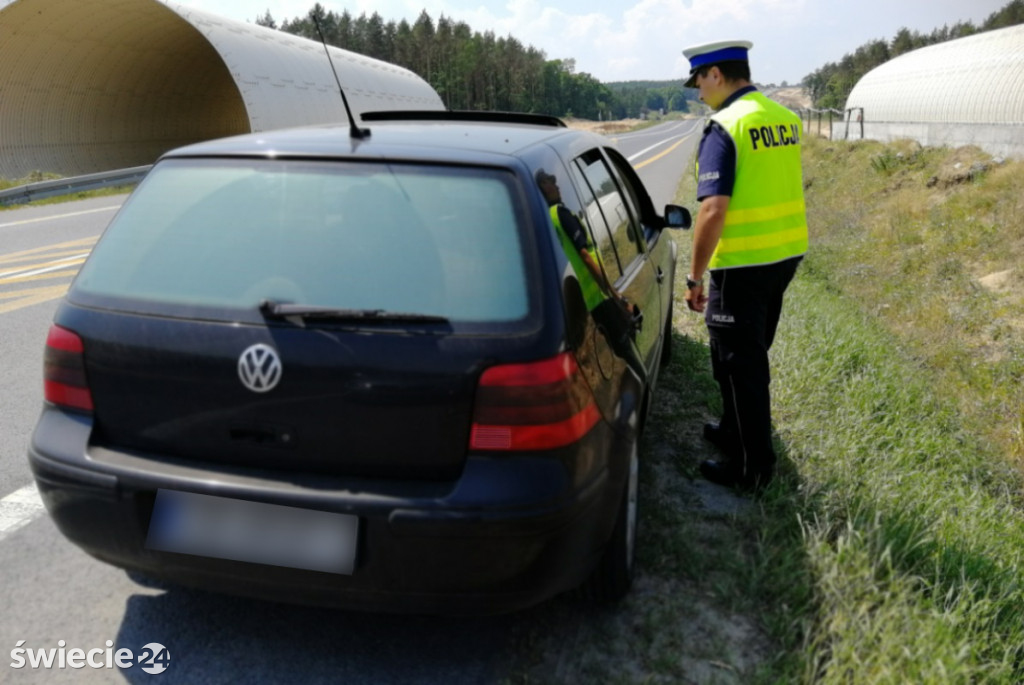 Zdejmij nogę z gazu. Wszędzie pełno policji